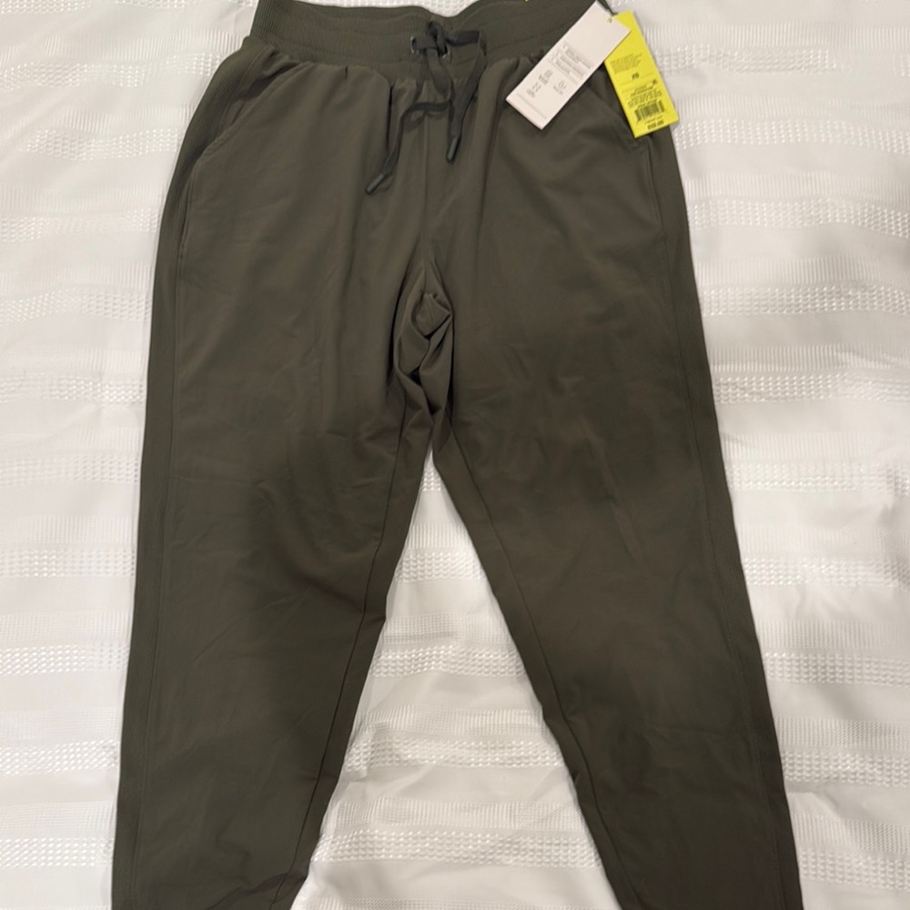 Women’s all in motion Olive Green Jogger Pants XS , New with tag